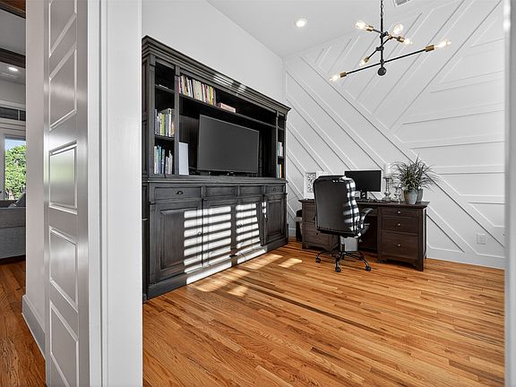 4th image of 221 Proctor Ln