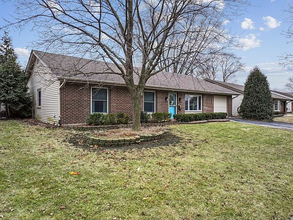 2nd image of 1520 Yorkshire Dr