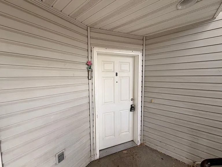 6105 North Regal Street — Photo 13