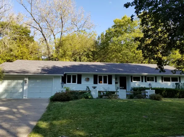 8329 Sagamore Rd, Leawood, KS 66206