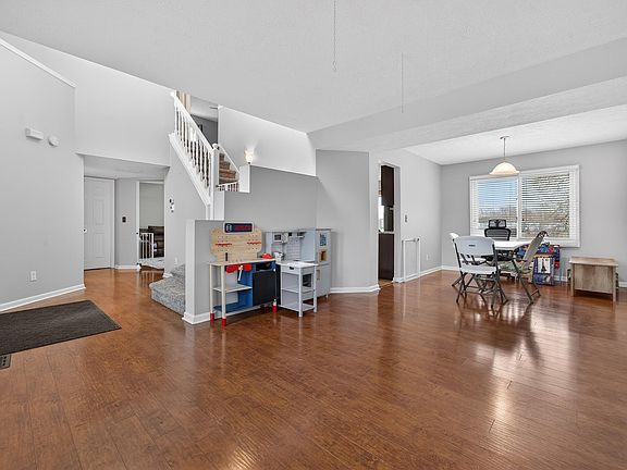 5th image of 978 Boulder Way