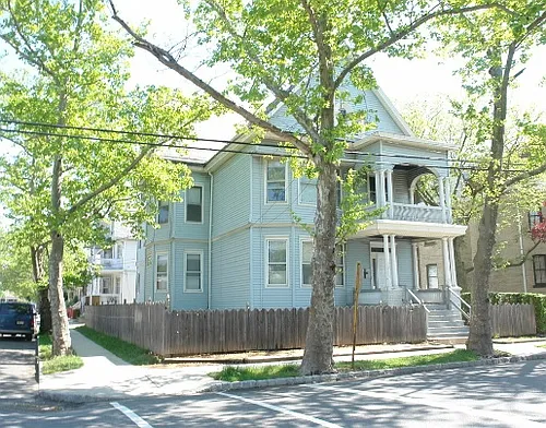 142 Gordon St Photo 1