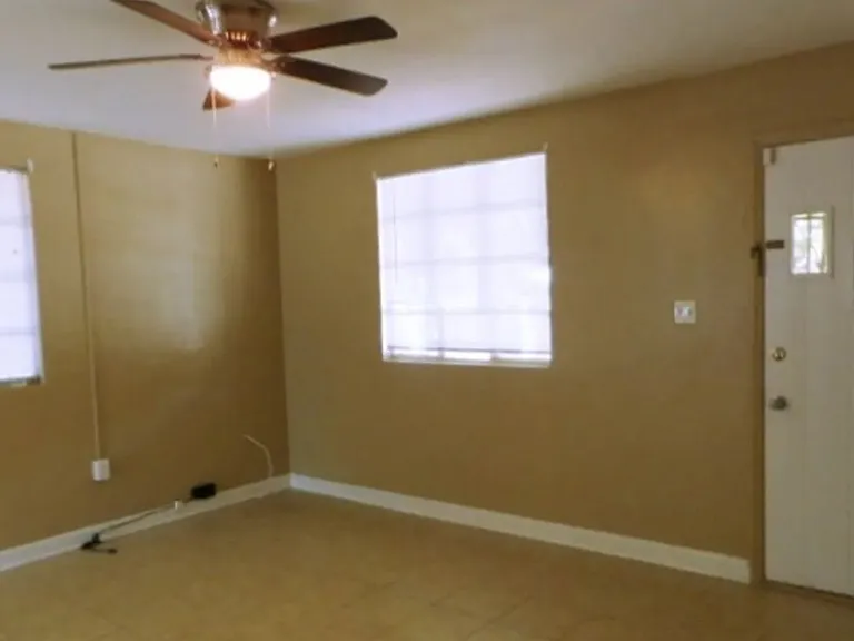 3919 Royal Palm Ave — Photo 4