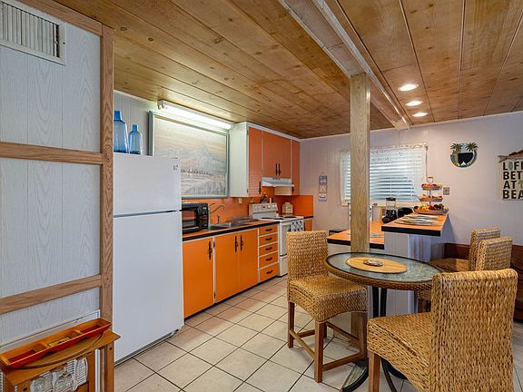 3rd image of 2516 Gulf Blvd