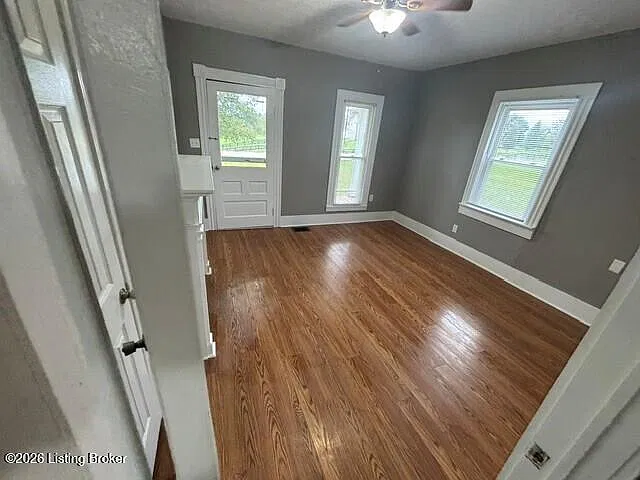 3 bed, 1.0 bath, 1900 sqft, $1,500 — Photo 3