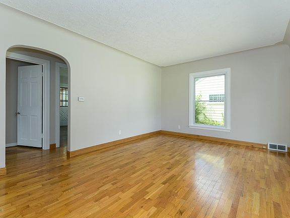 3rd image of 1809 W Highland Blvd