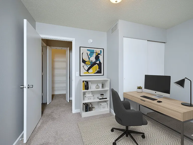 CenterPointe Apartments & Townhomes — Photo 36