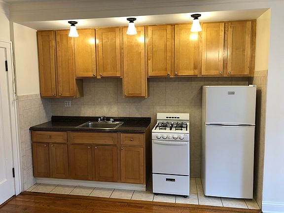 4th image of 4552 N Clark St APT 222