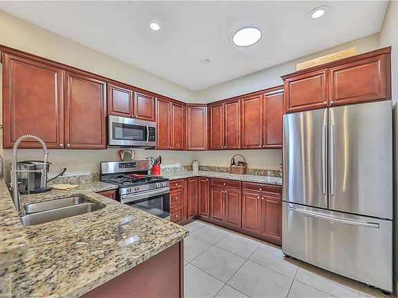 2nd image of 1712 Hawthorne Dr
