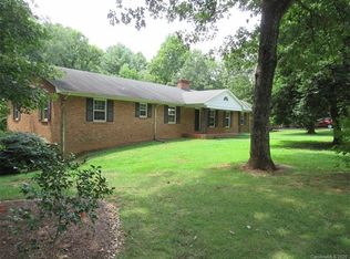 302 Caprice Cir, Lincolnton, NC 28092