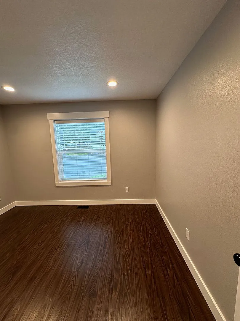 4 Bedroom House Available in Hammond! — Photo 3