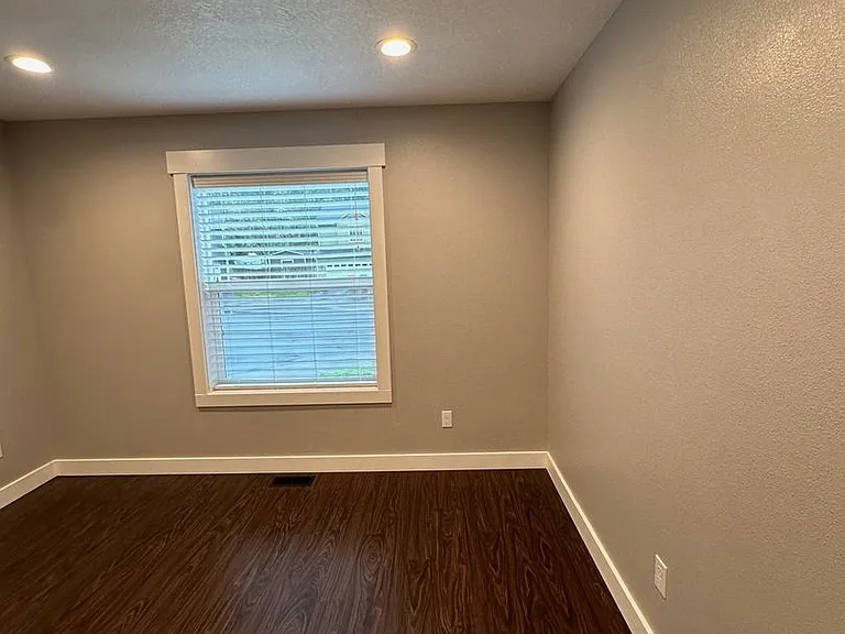 1670 Westwind Cir — Photo 3