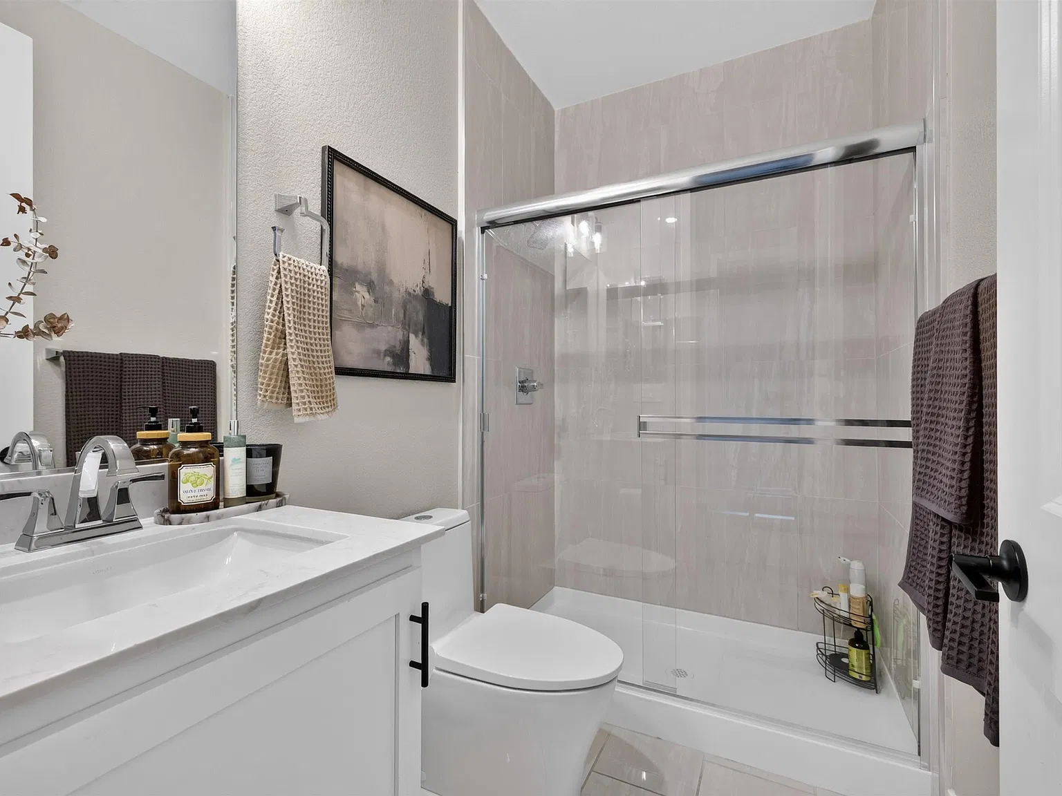 4 bed, 3000 sqft, $4,300 — Photo 4