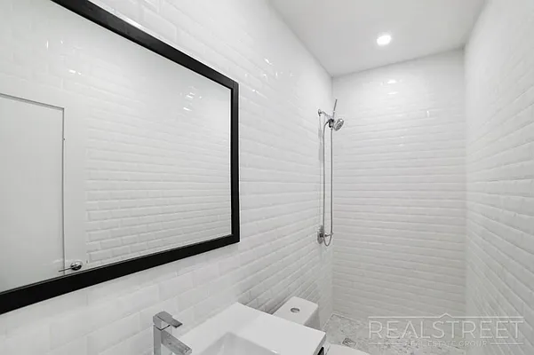 Rented by Real Street Inc | media 9