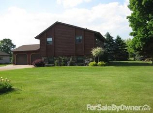 W10290 School Rd, Hortonville, WI 54944