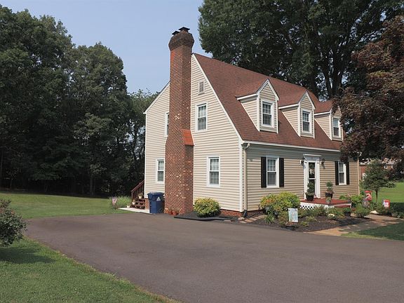 3rd image of 212 Sandy Dr
