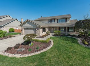 1813 Harcourt Dr, Woodridge, IL 60517