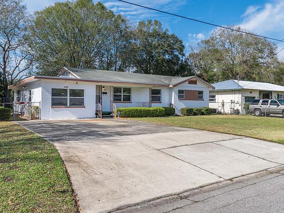 3rd image of 3730 Anvers Blvd