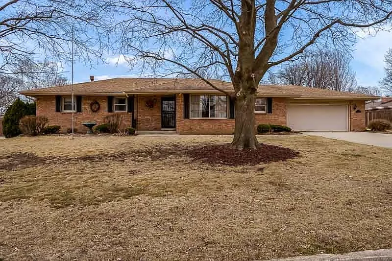 1110 Roxbury Close photo 1