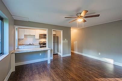 3rd image of 420 Walnut Ave #1C