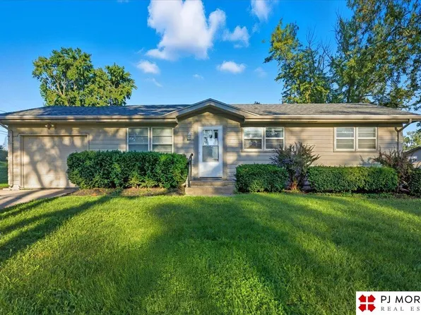 1409 Thomas Dr, Bellevue, NE 68005