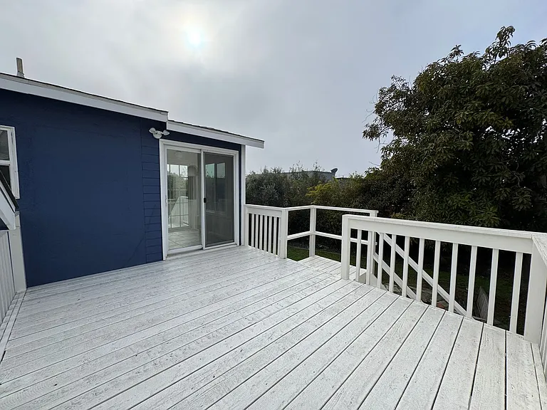 1527 Golden Ave — Photo 6