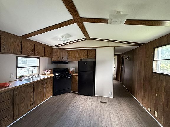 2nd image of 103 Cherry Dr