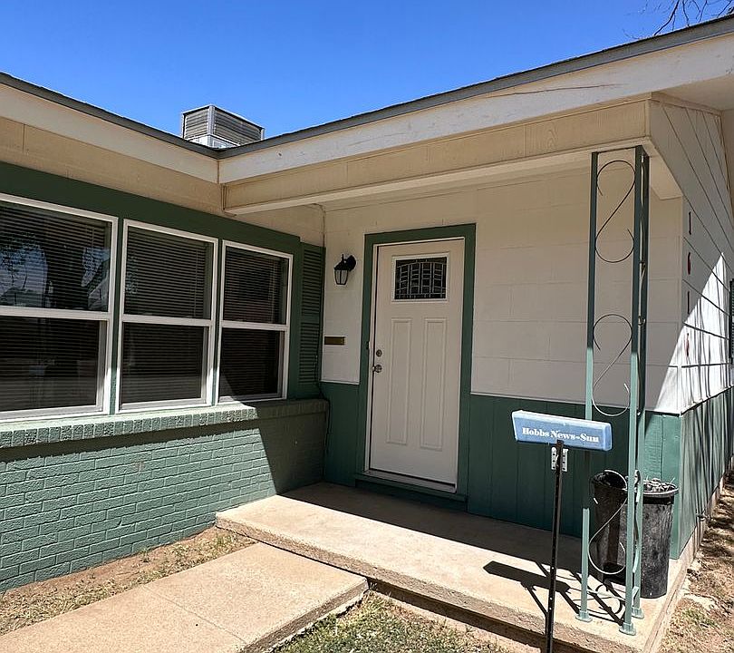 1st image of 1616 E Penasco Dr