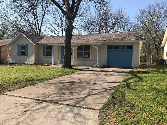 2nd image of 553 NW Newton Dr