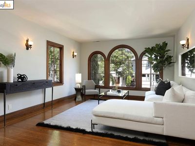 5816 Ayala Ave, Oakland, CA, 94609