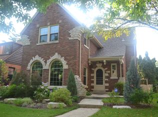 5927 N Forest Glen Ave, Chicago, IL 60646