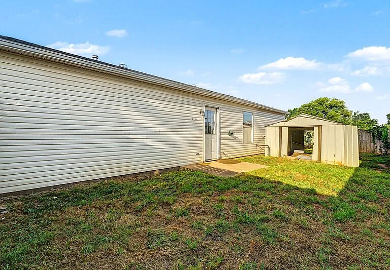302 Parkcrest Dr — Photo 17