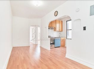 25-27 Steinway Ave #3R, Astoria, NY 11103