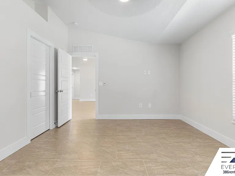 12 Walt Pl — Photo 23