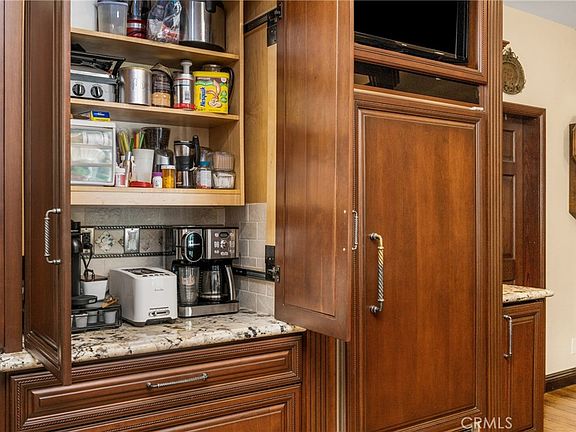 4th image of 6071 Sun View Rd