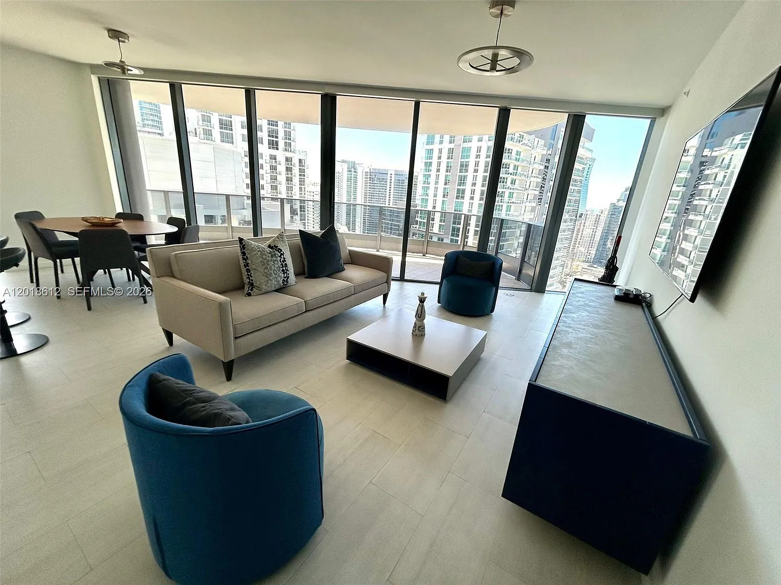 2 bed, 2.5 bath, 1286 sqft, $9,500 — Photo 2