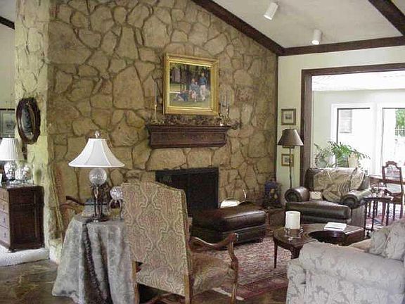 2nd image of 1901 SE Willow Way Cir