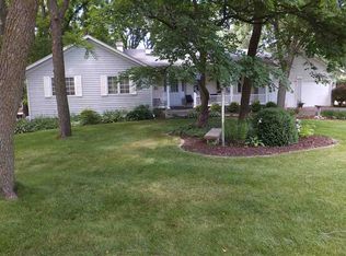 5504 Charter Oaks Dr, Bettendorf, IA 52722