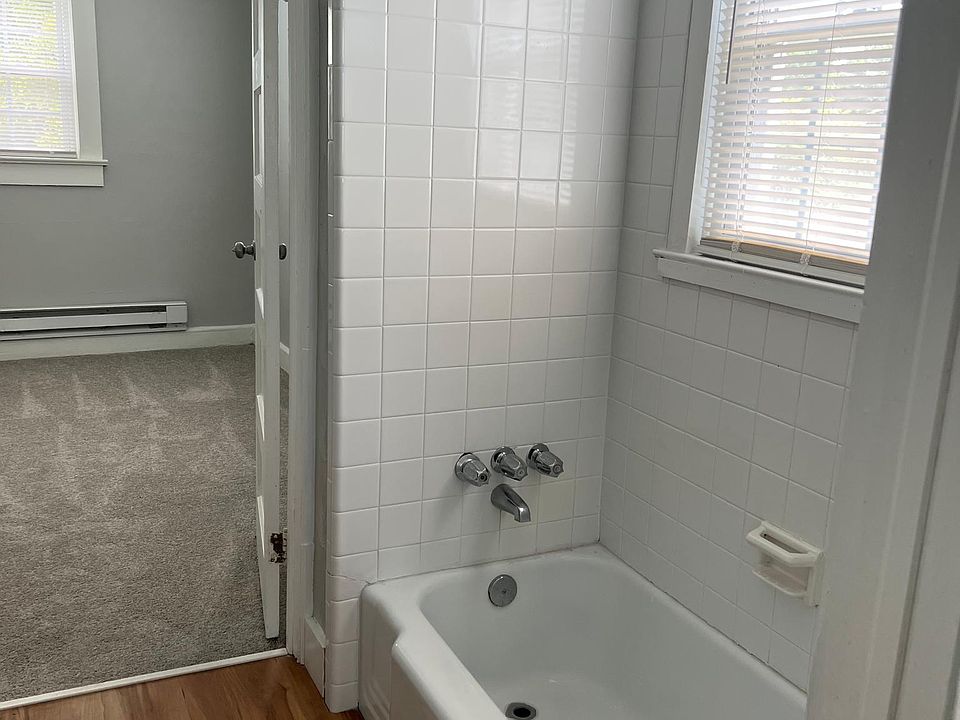 1st image of 89 Dahlgren Ave #4