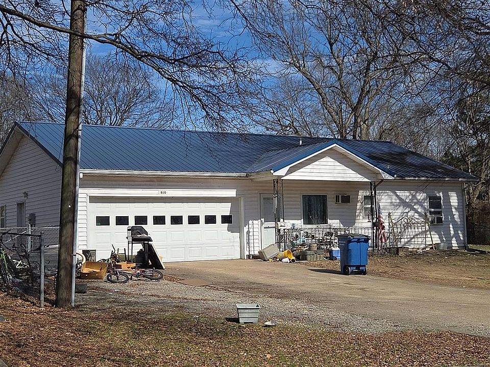 1st image of 810 W 7th St