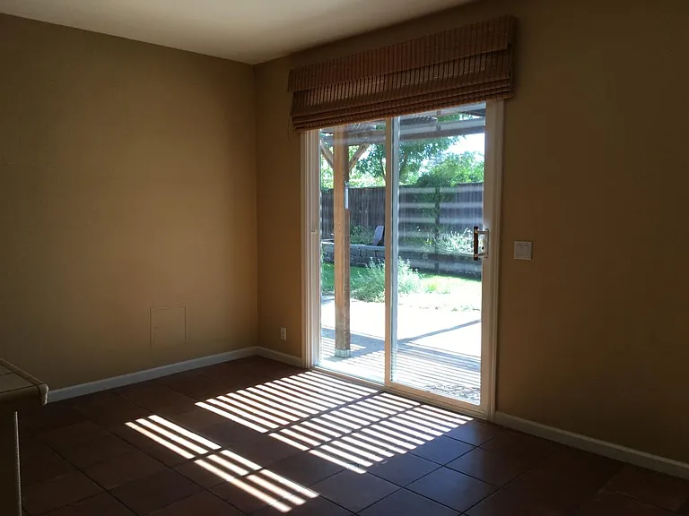 604 Snapdragon Ct — Photo 6