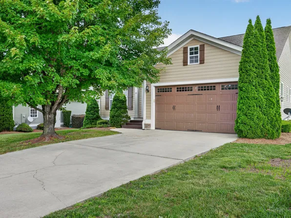 35 Copper Ct, Hendersonville, NC 28792
