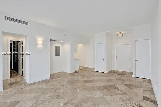 90 Edgewater Dr #Penthouse 18 — Photo 3