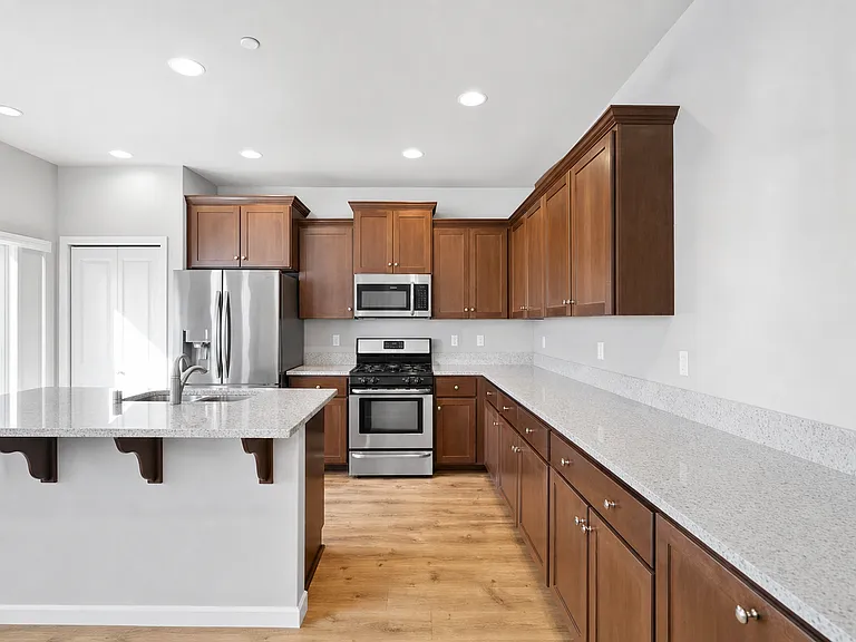 7317 N 93rd Ave — Photo 4