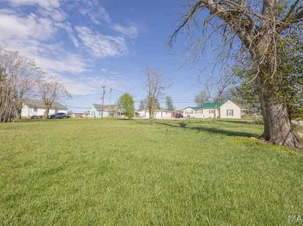 309 E Jefferson St, Perry, MO 63462