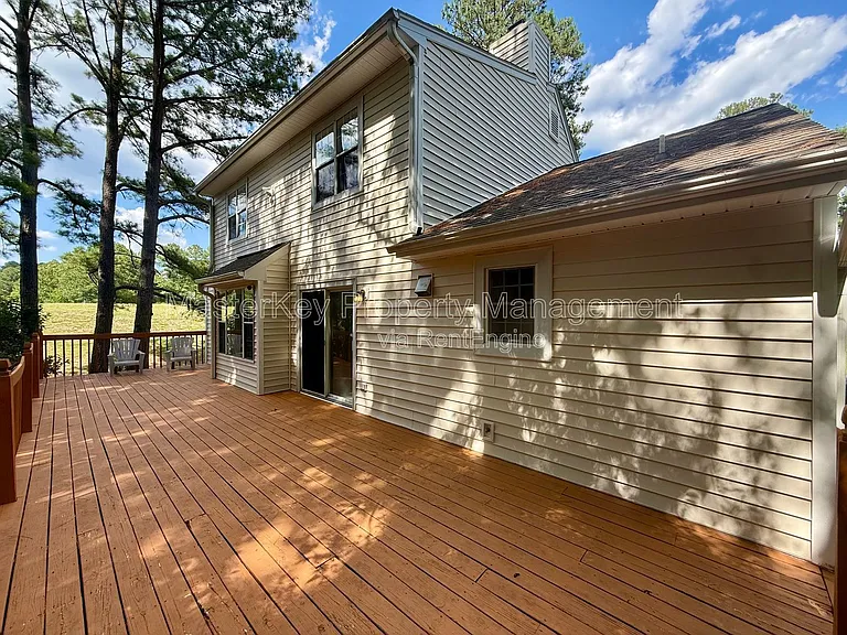 327 Saint Thomas Dr — Photo 24