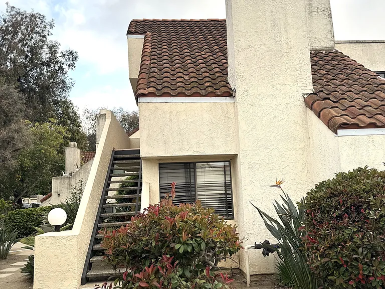 351 N Melrose Dr #D — Photo 3