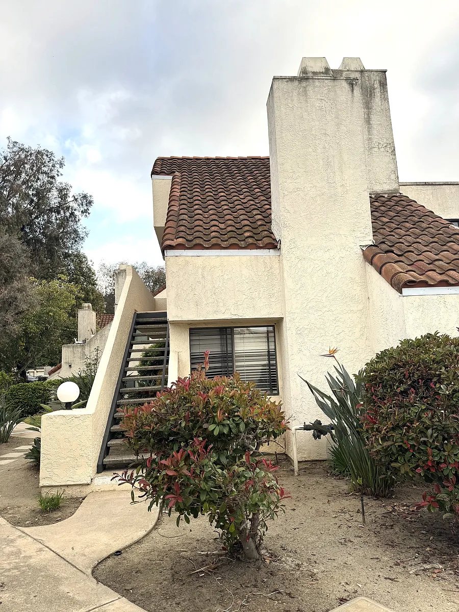 Building Photo - 351 N Melrose Dr #D