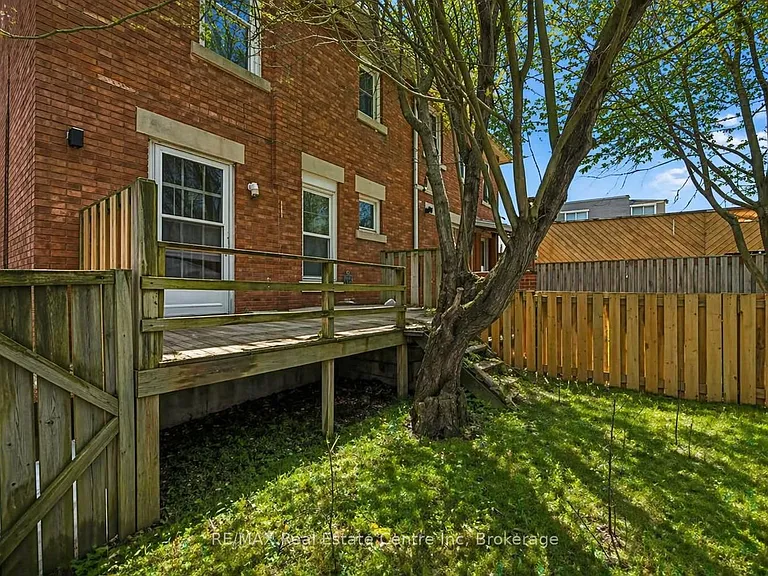 136 Paisley St — Photo 12
