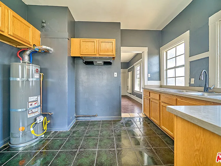 1347 Valencia St — Photo 21